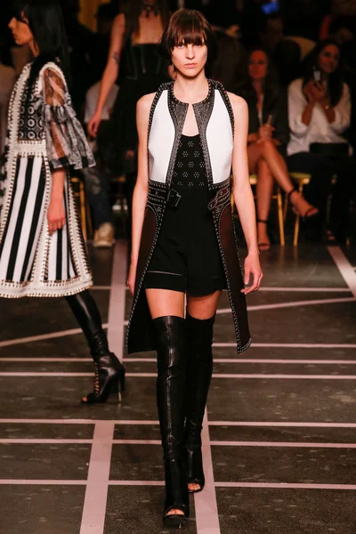 Look 15